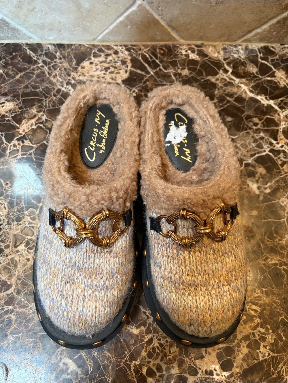 Sam Edelman Tan Knit Faux Shearling Clog Mules with Gold Chain Detail.Size 6.5